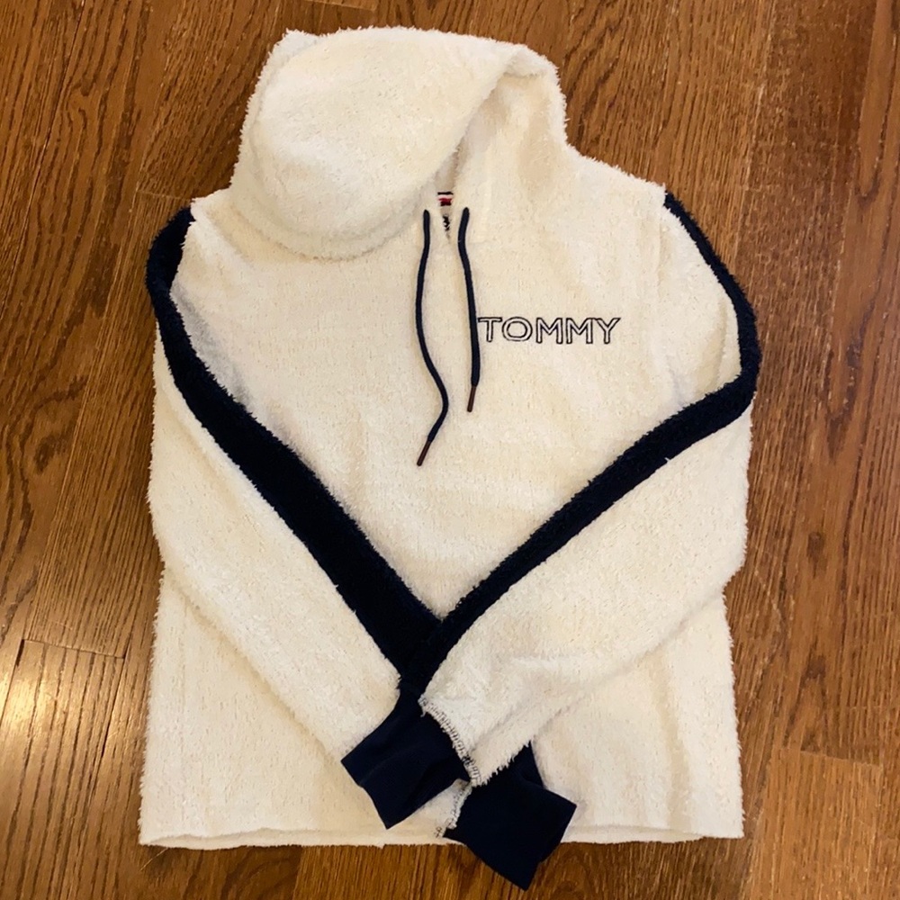 Tommy Hilfiger x UO Cropped Hoodie XS